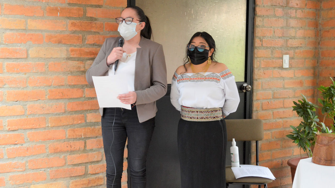 Mónica Angamarca and Marisol Angamarca, students who created the project