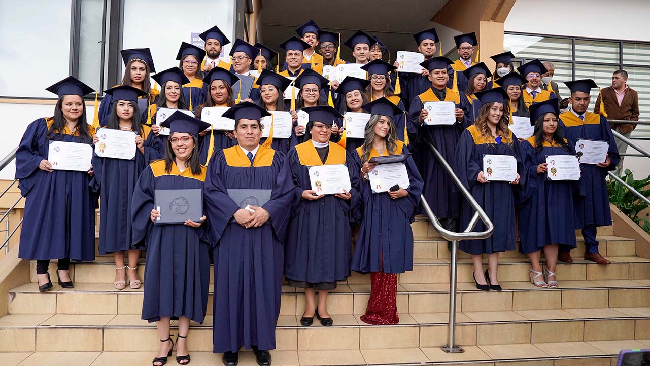 Graduados de pregrado y posgrado en el campus El Girón