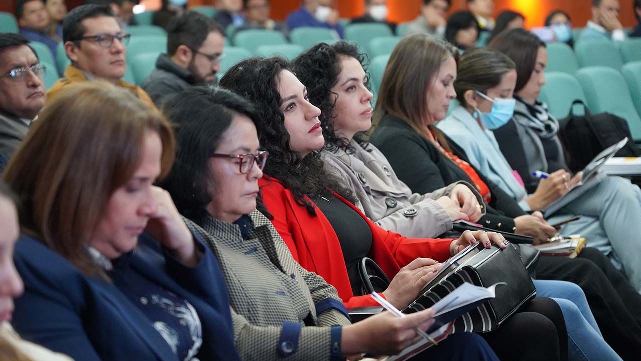 Directivos y docentes de la UPS presentes en la socialización del Plan Estratégico Institucional de la UPS en la sede Cuenca