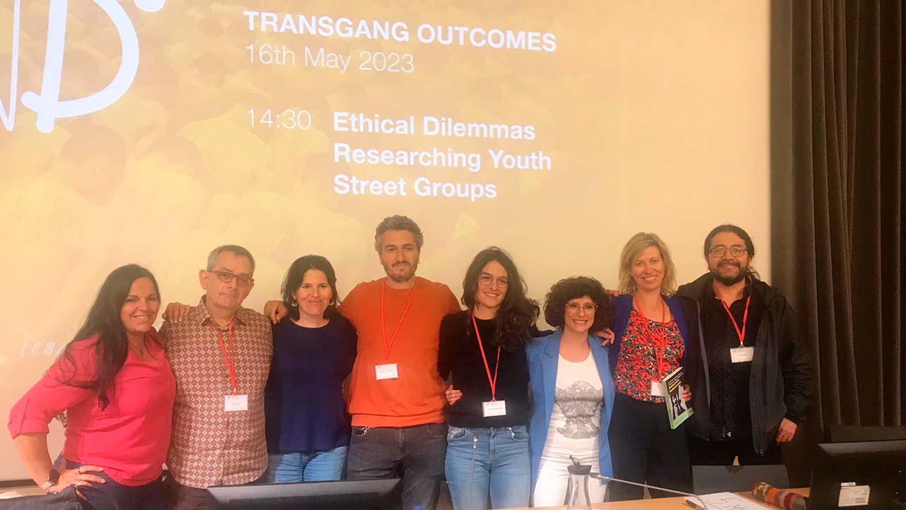 Profesor René Unda asiste a la presentación internacional de libro sobre grupos juveniles en Barcelona