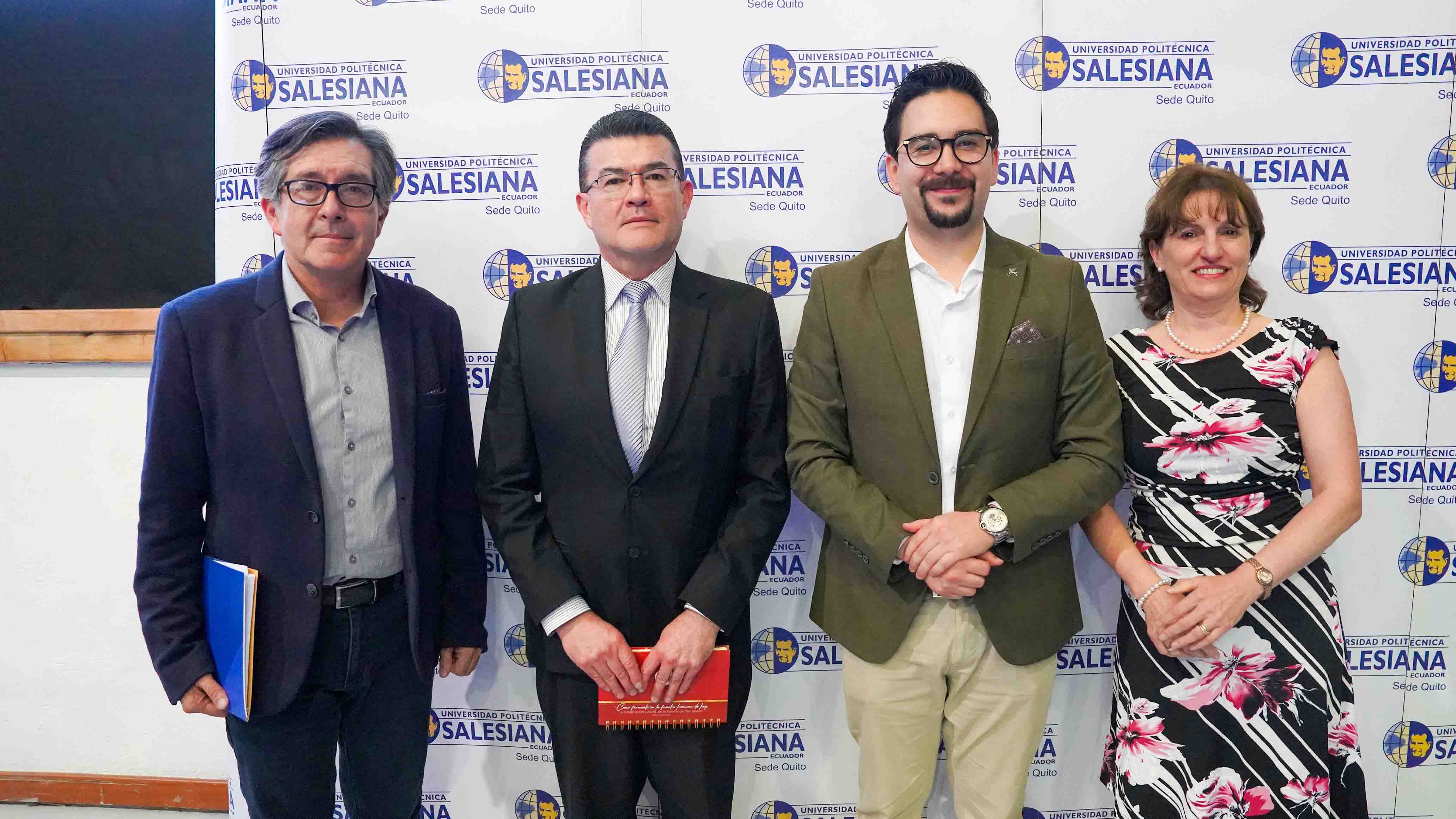 Seminario Multidisciplinario de Derecho reunió a destacados panelistas en la sede Quito. 
