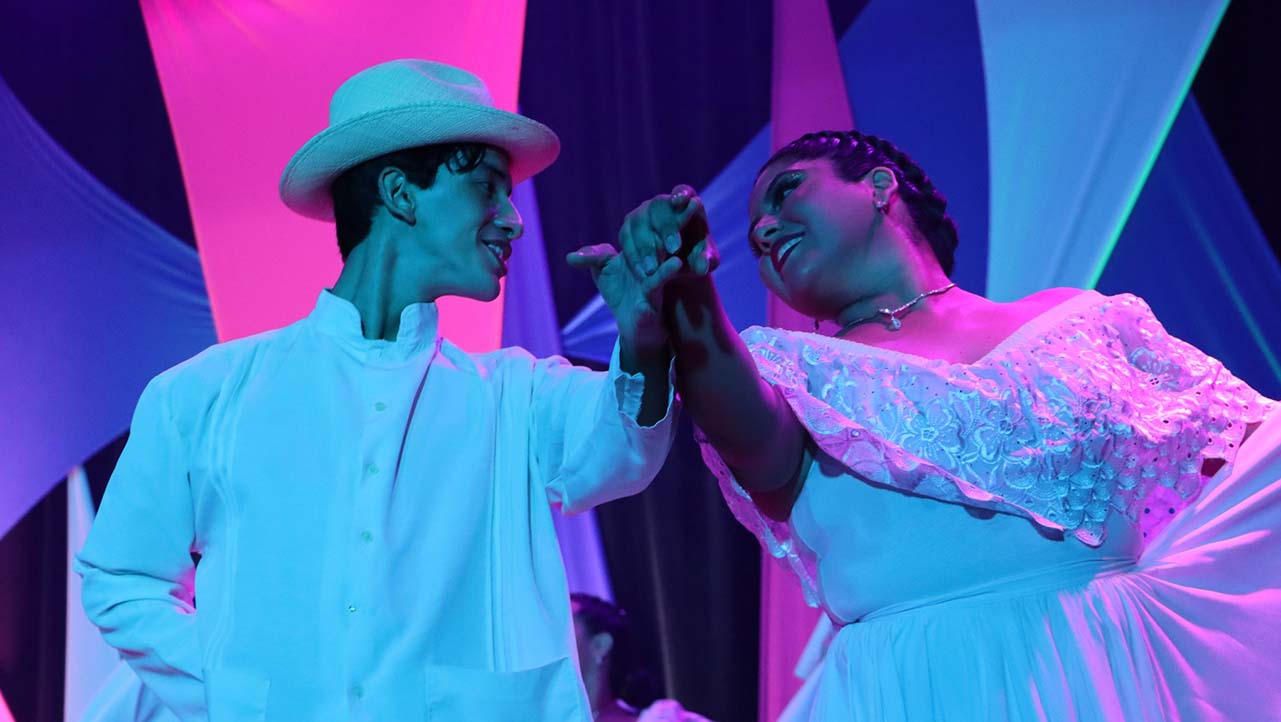 Grupo ASU cultural “Ayawayra” de la sede Guayaquil