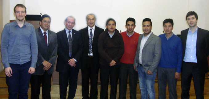 Delegación de la UPS con otros expositores internacionales