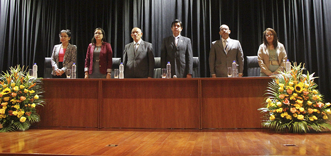 Raquel Ayala, Katiusca Flores, Javier Herrán, Andrés Bayolo, Manuel Burgos y Ángela Flores.