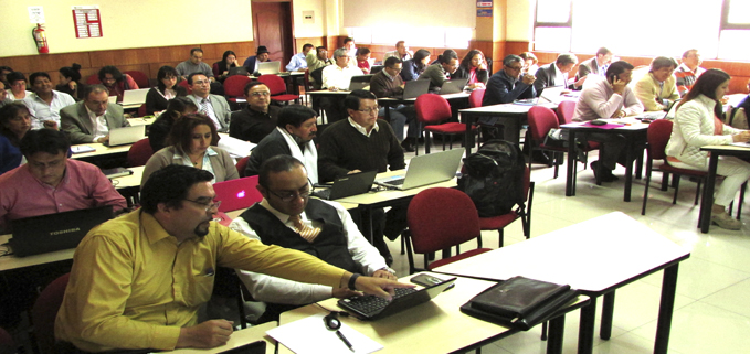 Docentes de la sede Quito en el taller desarrollado en el auditorio P. Silvio Broseghini, campus El Girón