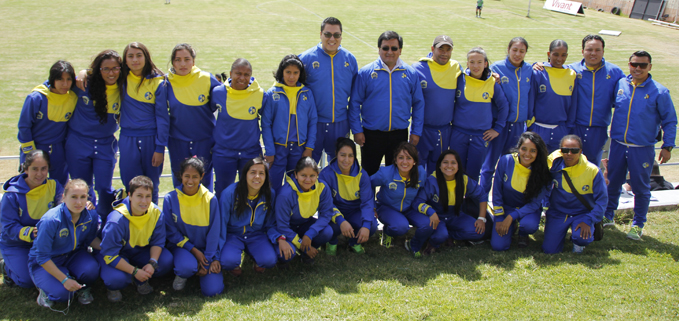 Equipo de las Carneras junto al Vicerrector de la UPS, César Vásquez