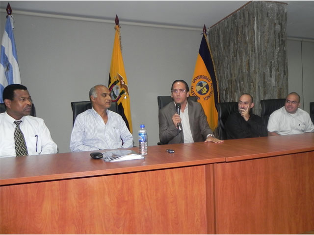 GUAYAQUIL: Se realizó conversatorio con el periodista Jorge Escobar