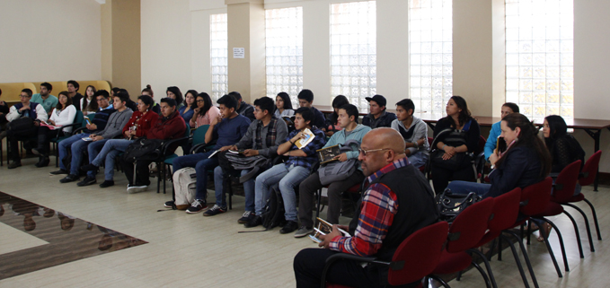 Participación de los estudiantes en el conversatorio sobre el Libro El Cojo Navarrete.