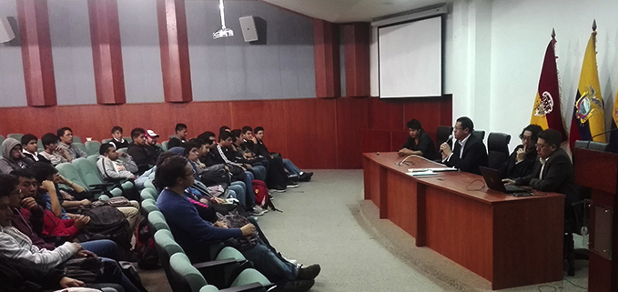 Daniel Llanos en el programa Diálogo entre saberes realizado en el Auditorio Monseñor Leónidas Proaño.