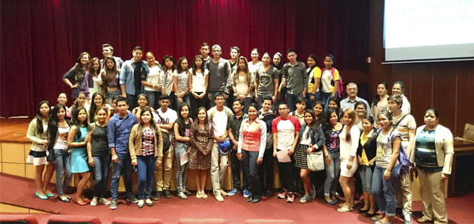 Estudiantes becados por la SENESCYT recibieron capacitación por parte de la Pastoral Universitaria de la sede.