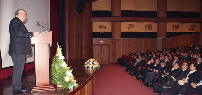 Intervención del Econ. Mauricio Pozo, disertando la conferencia 