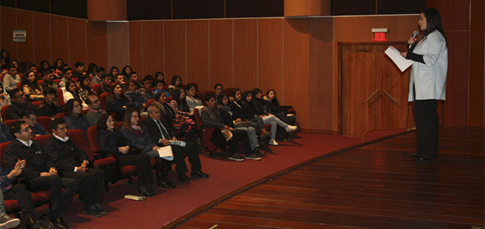 Lorena Cañizares during her talk