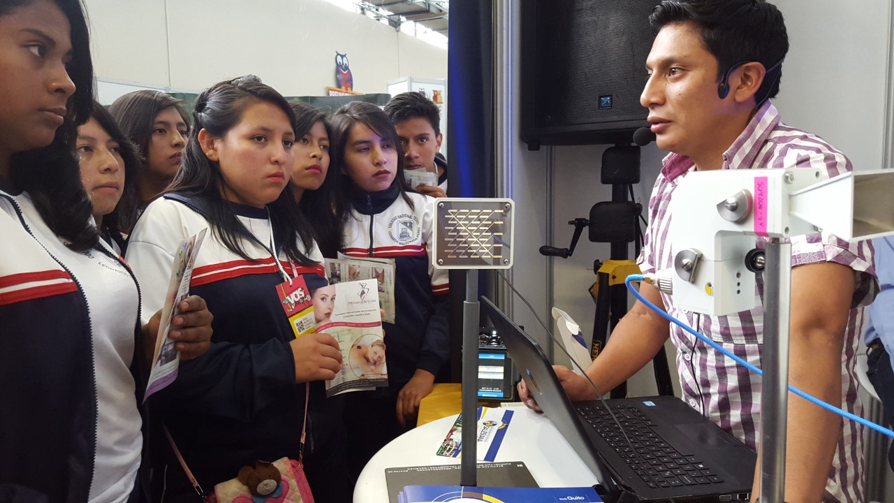 Estudiante del Colegio Nacional Leonardo Maldonado Pérez conocen proyectos de la carrera de Telecomunicaciones