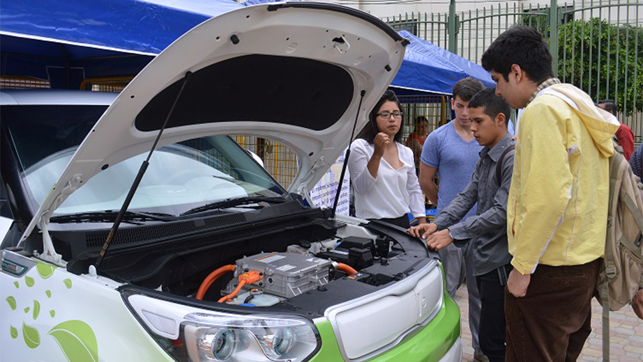 Exposición de carro eléctrico