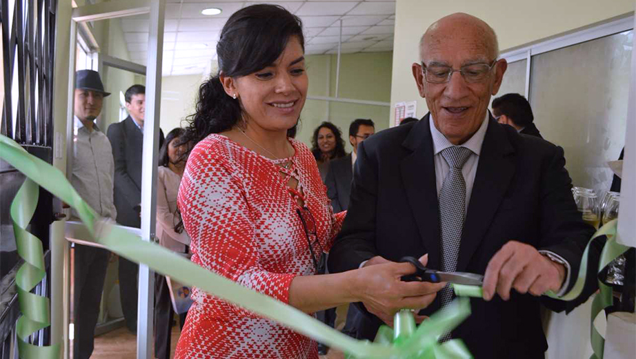 Dr. Karina Pazmiño and Fr. Javier Herrán inaugurate the new labs