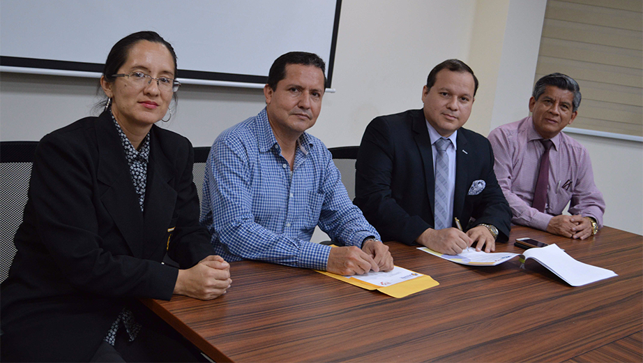 Representatives of the Colegio de Médico del Guayas and the TICAD research group