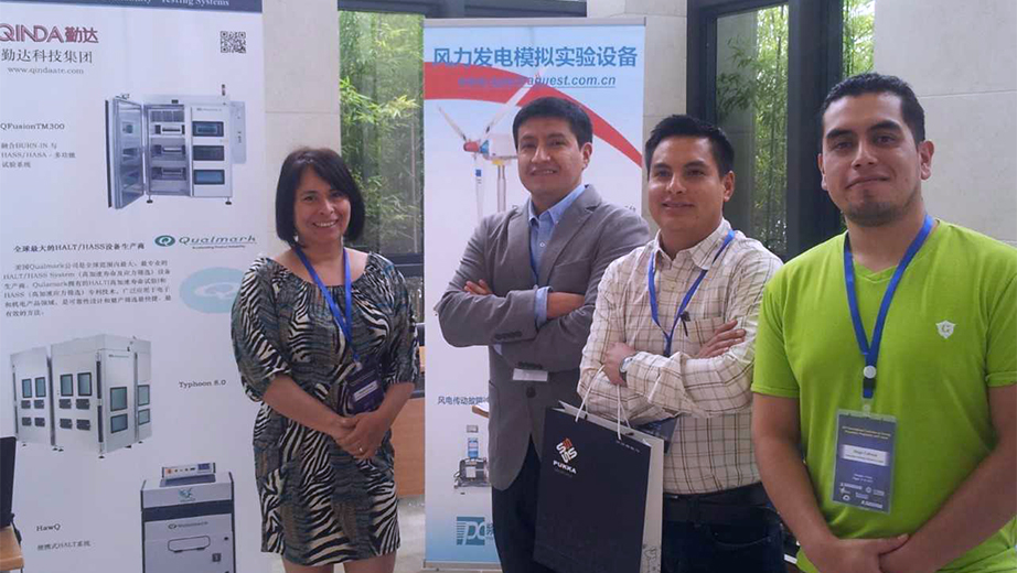 Integrantes del Grupo de investigación GIDTEC presentando sus investigaciones en congreso internacional en China