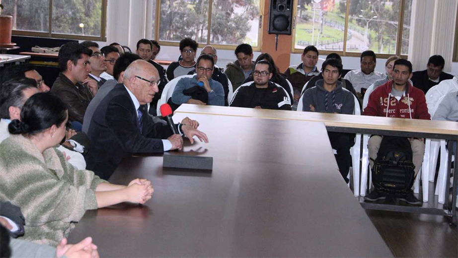 Padre Javier Herrán Gómez, rector de la UPS, en la inauguración de la segunda edición del programa de Formación Dual