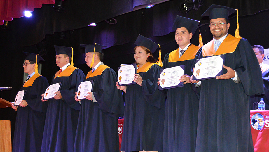 Investidura y entrega de título a los profesionales de Ingeniería Civil de la UPS sede Quito
