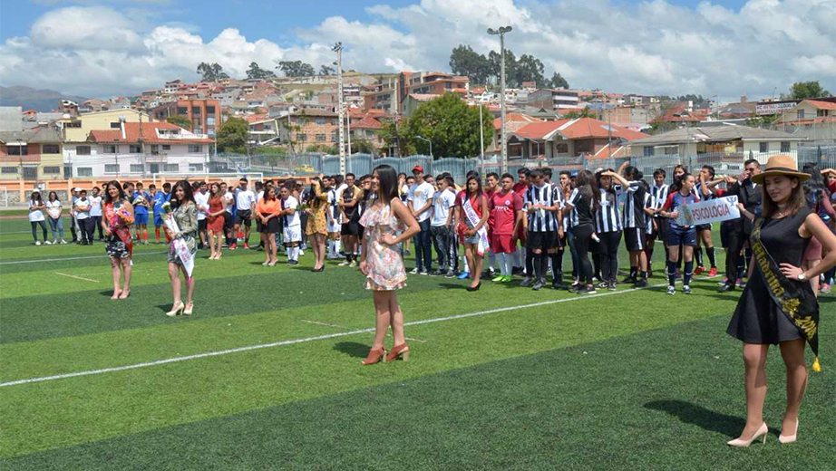 Madrinas de los equipos participantes en el certamen