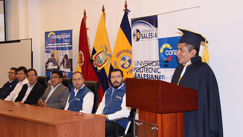 Mauricio Cajamarca, habla en representación de los graduados que culminaron los programas de Formación Continua