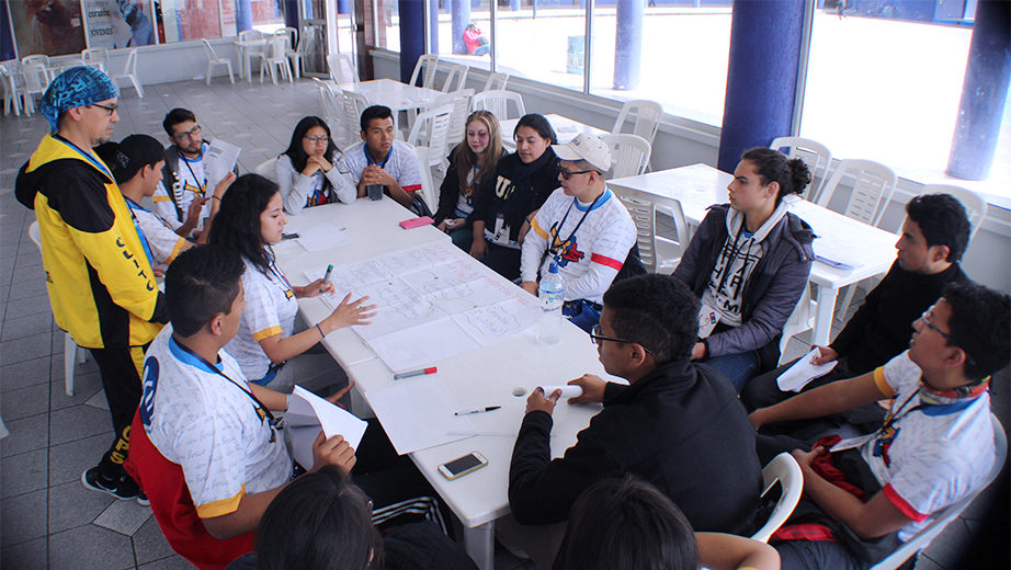 Estudiantes durante las actividades planificadas en el II encuentro ASU