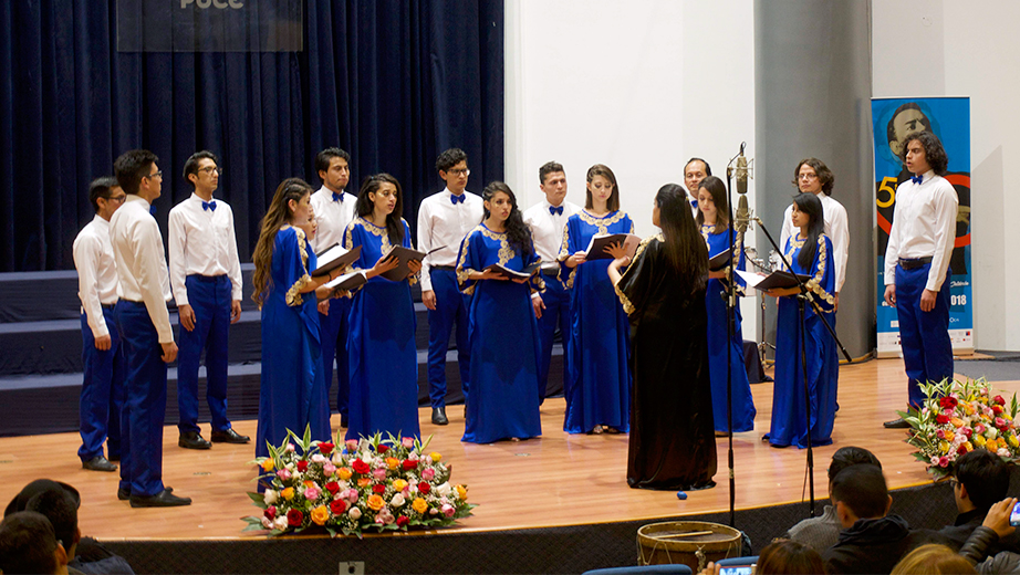 Grupo ASU Coral de la Sede Quito durante su presentación