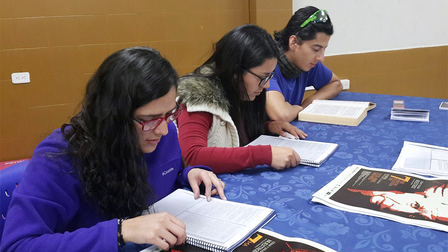 Estudiantes participantes en la Séptima Maratón de Lectura: 