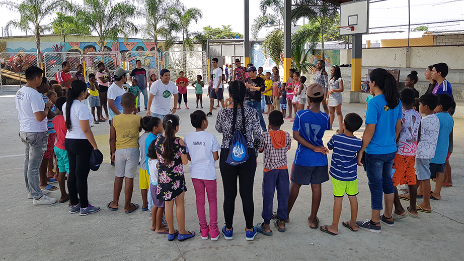 Actividades de recreación con niños del Barrio Nigeria