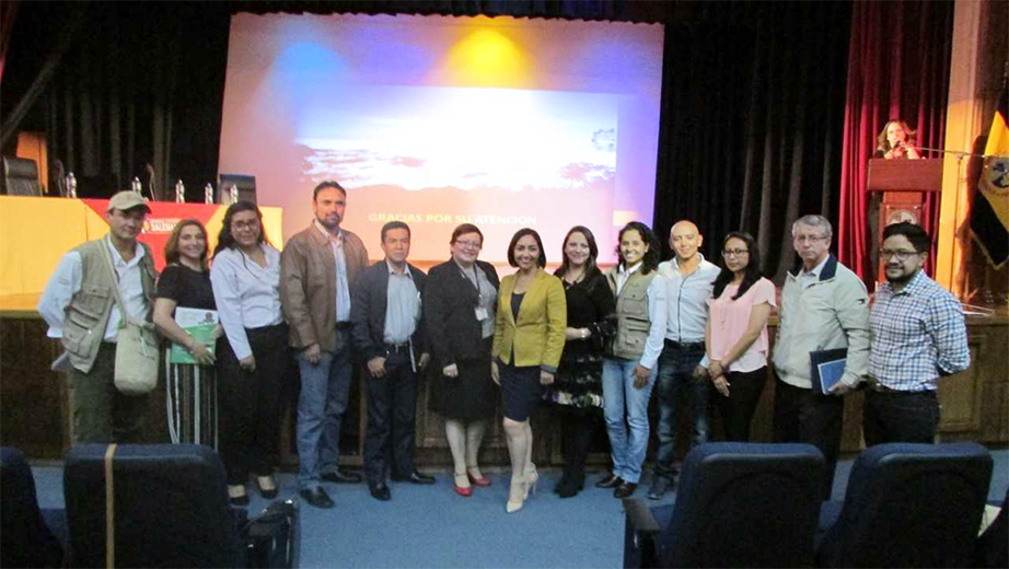 Académicos de La Salesiana, productores e industria en el conversatorio sacha inchi