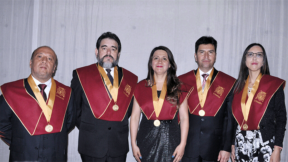 (De izq.) Dr. Lenin Blanco Cruz, Dr. Santiago Solano Gallegos, Dra. Soraya Sánchez Montalván, Dr. Paúl Orellana Quezada, Dra. Diana Calle Ramírez