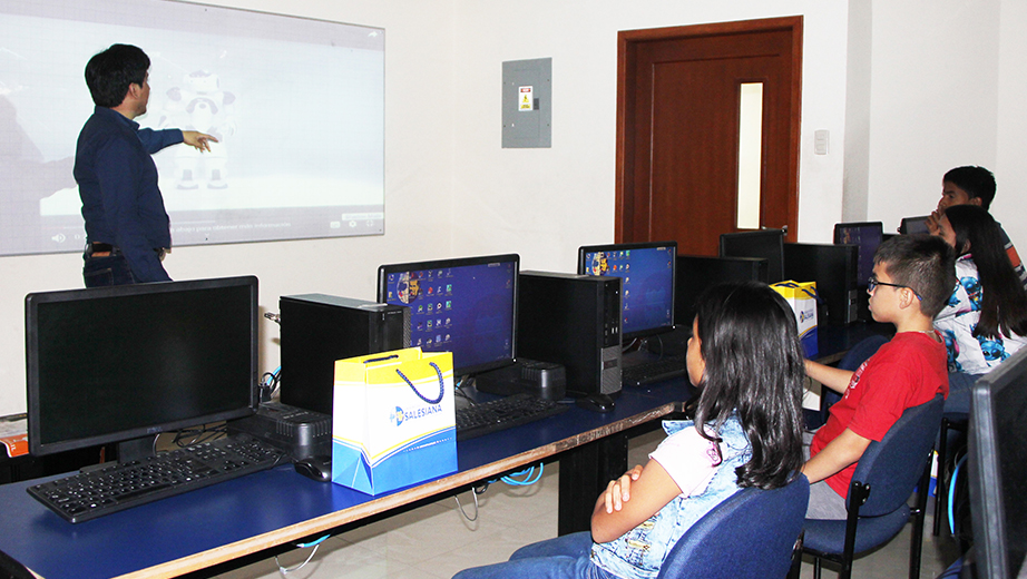 Curso Robotronix desarrollado en la sede Guayaquil