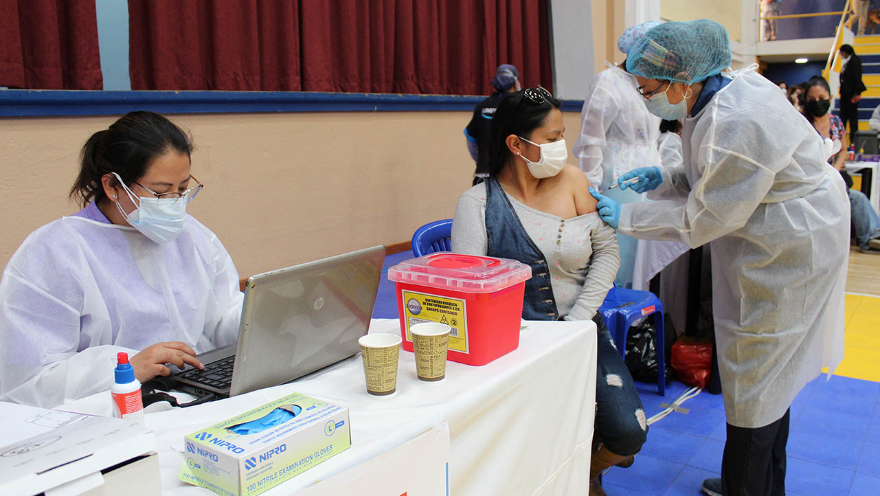 Personal de MSP durante el inicio del plan de vacunación del gobierno nacional