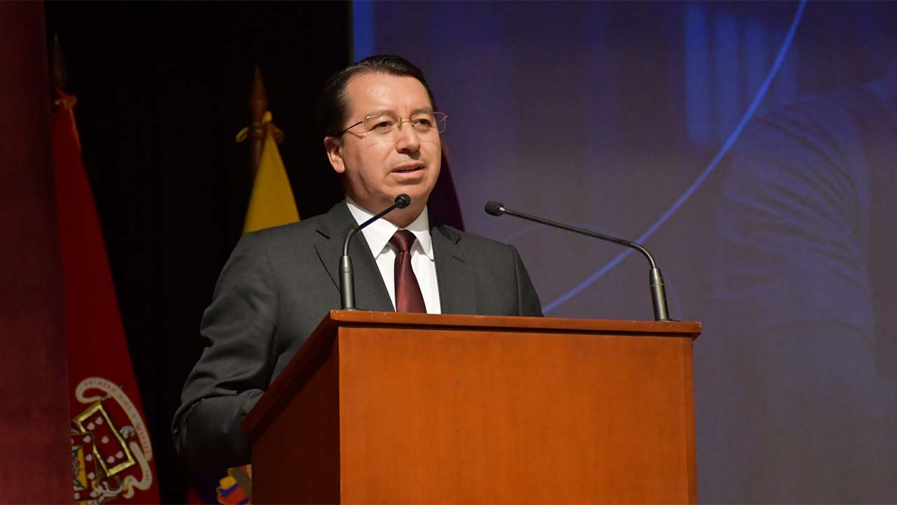 P. Juan Cárdenas, Rector de la UPS durante su discurso