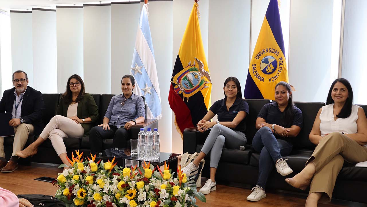 Panel de especialistas invitados a las distintas actividades desarrolladas en conmemoración del Día del Niño