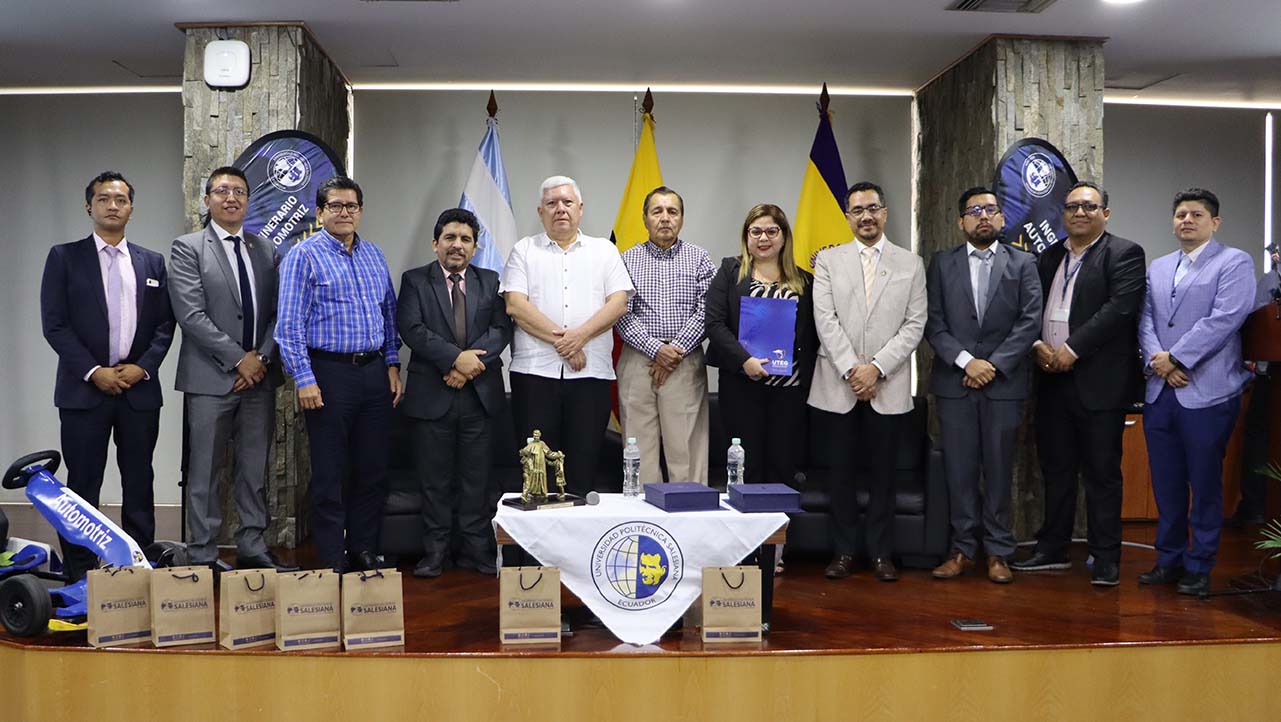 Invitados que participaron en el conversatorio