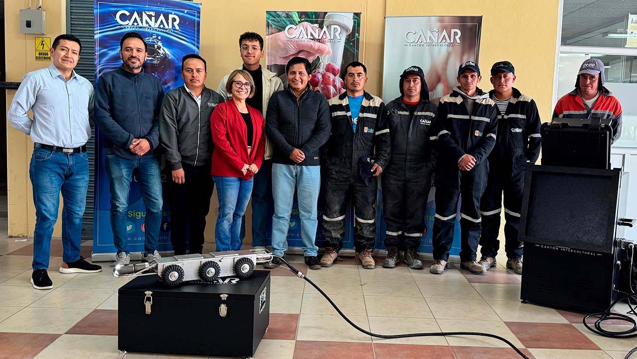 The GIDTEC group and members of the municipality of Cañar