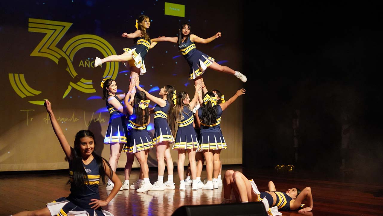 Equipo de Cheerleaders de la UPS sede Cuenca