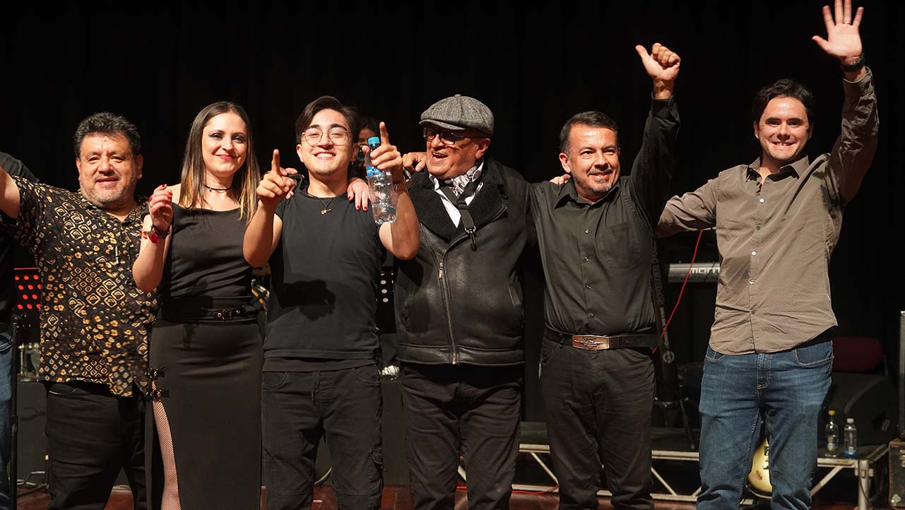 Vieja Banda durante su presentación en el Viernes Cultural por el Día del Rock