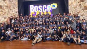 (Cortesía Inspectoría Salesiana) Foto grupal del Bosco Camp 2024 realizado en el centro de convenciones Baguanchi