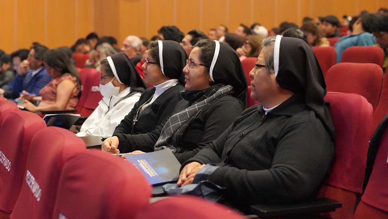 Participantes de ordenes religiosas en el II Simposio de Teología