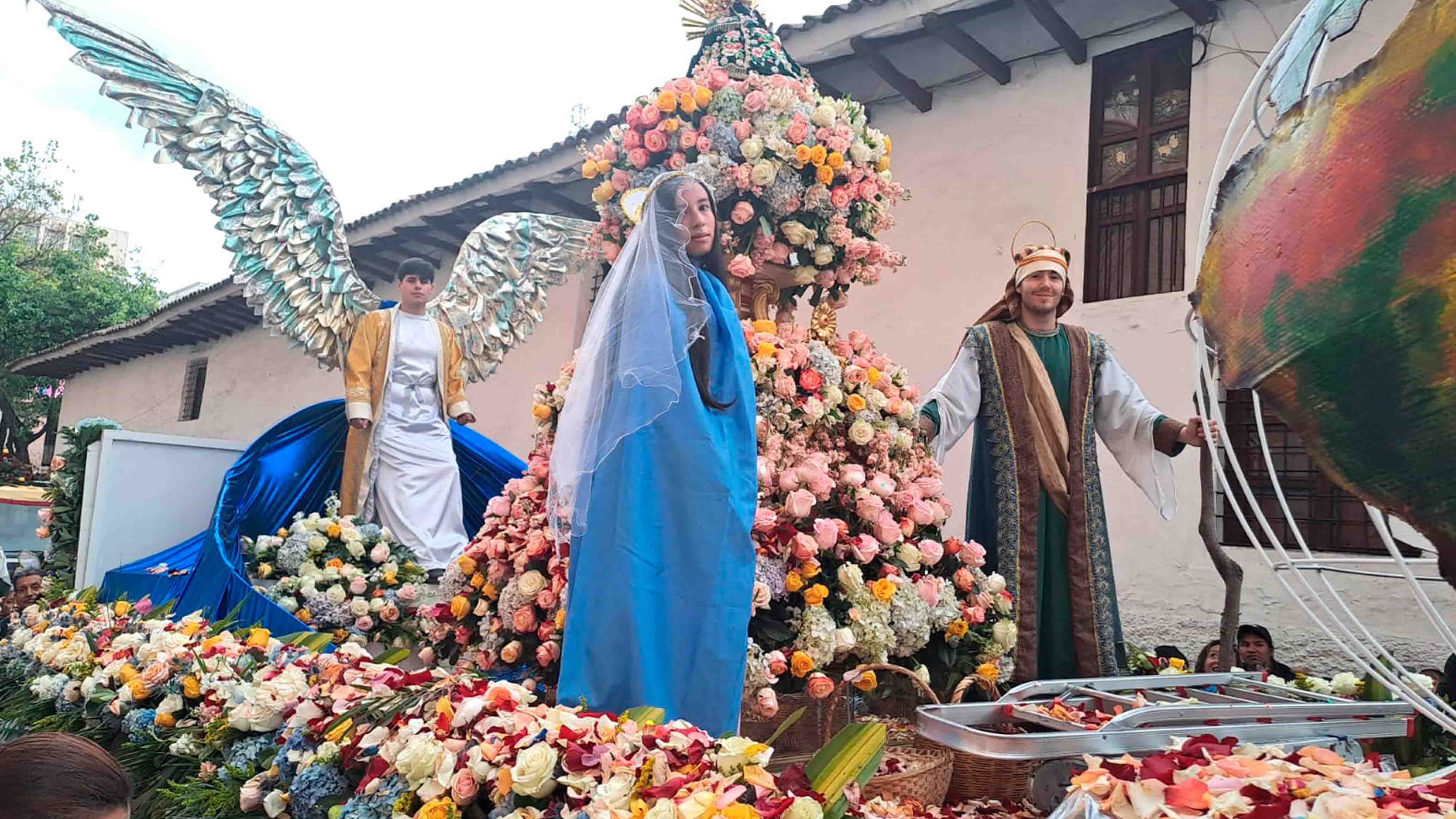 La Familia Salesiana, asumen el rol de padrinos del Niño Viajero en la ciudad de Cuenca