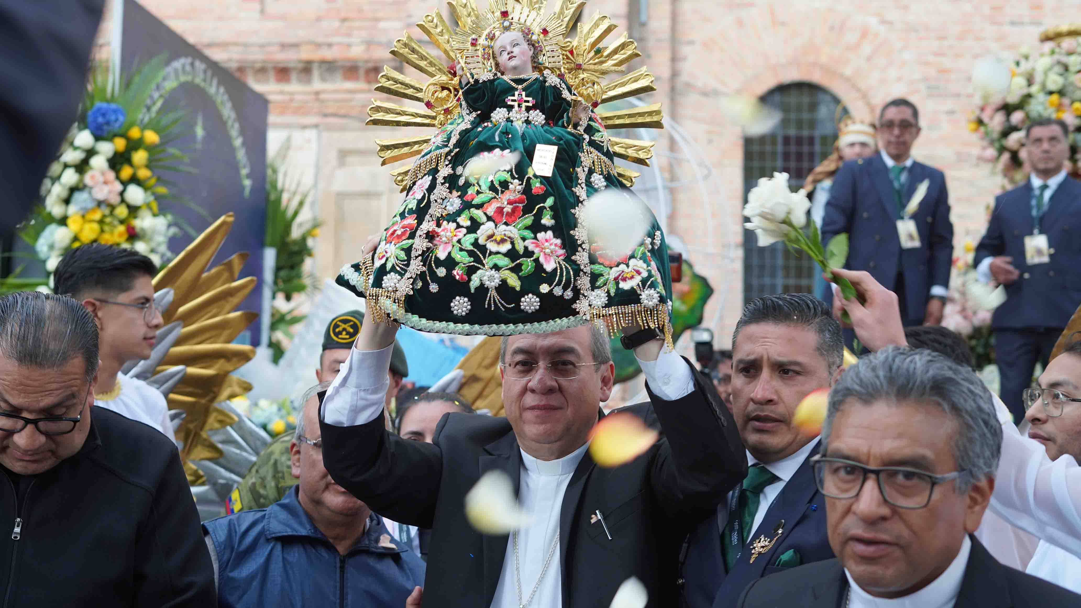 La Familia Salesiana, asumen el rol de padrinos del Niño Viajero en la ciudad de Cuenca